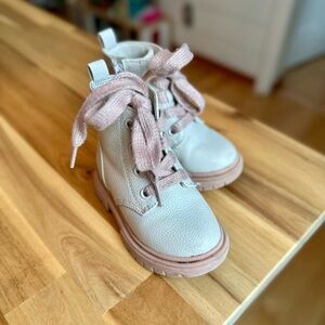 Cat & Jack Toddler Boots - size 6